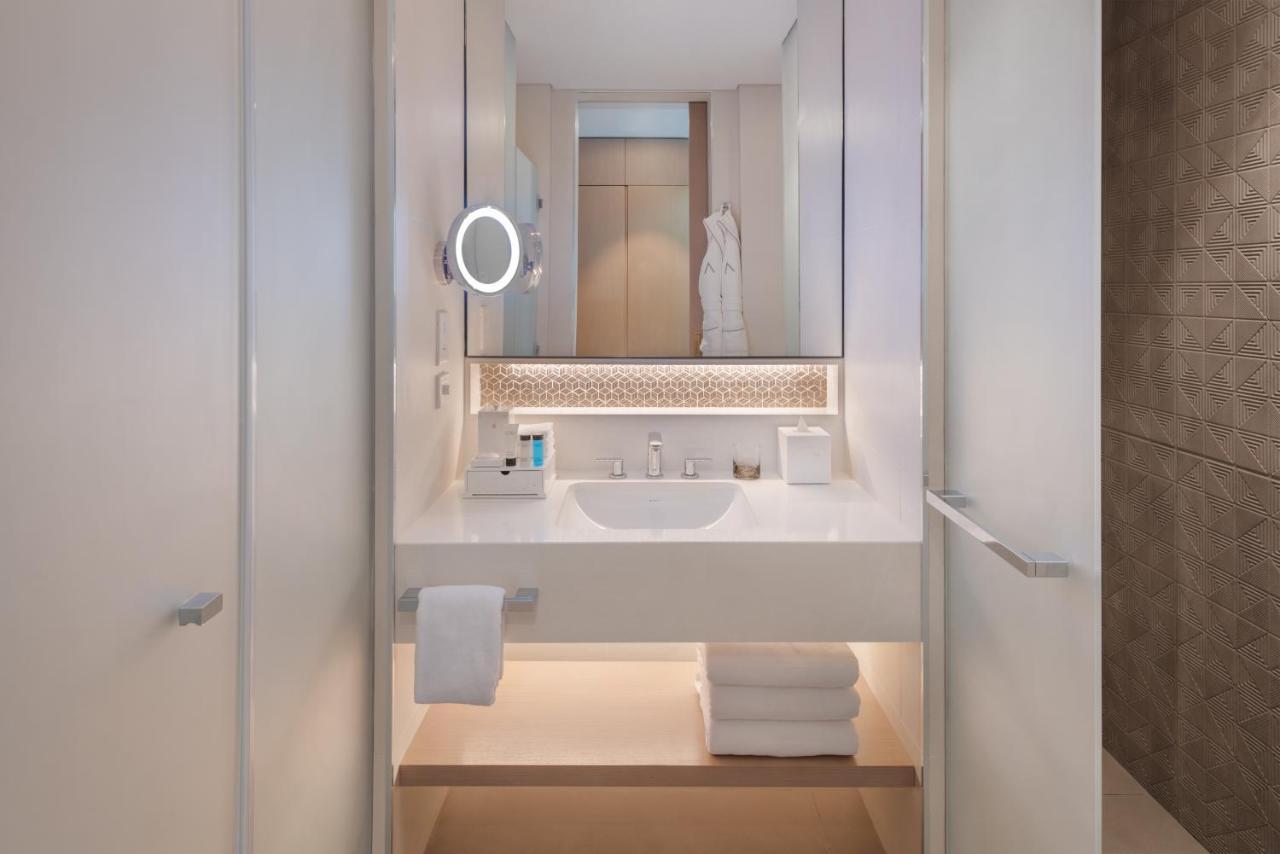 Palace Beach Resort Fujairah Buitenkant foto Bathroom