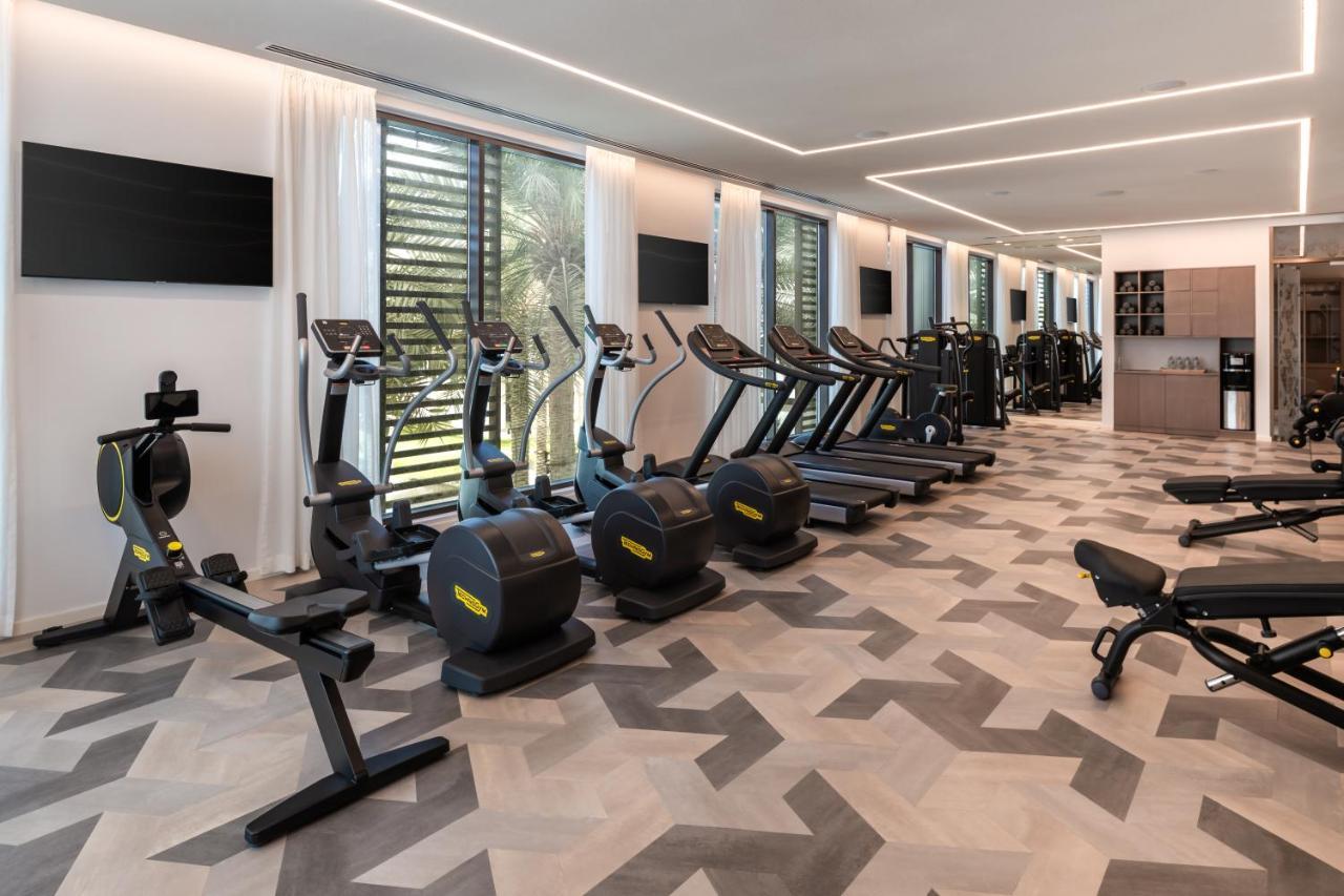 Palace Beach Resort Fujairah Buitenkant foto The gym at the hotel