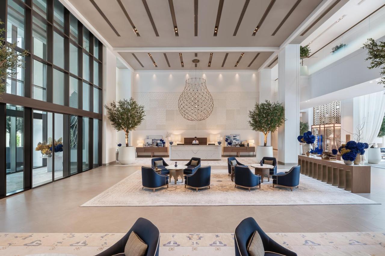 Palace Beach Resort Fujairah Buitenkant foto The lobby of the hotel