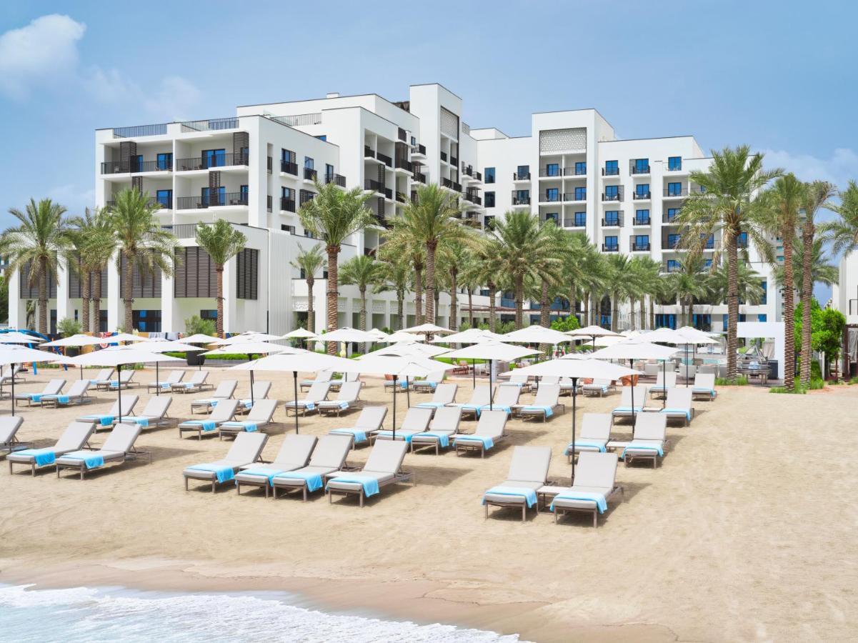 Palace Beach Resort Fujairah Buitenkant foto Beach at the hotel