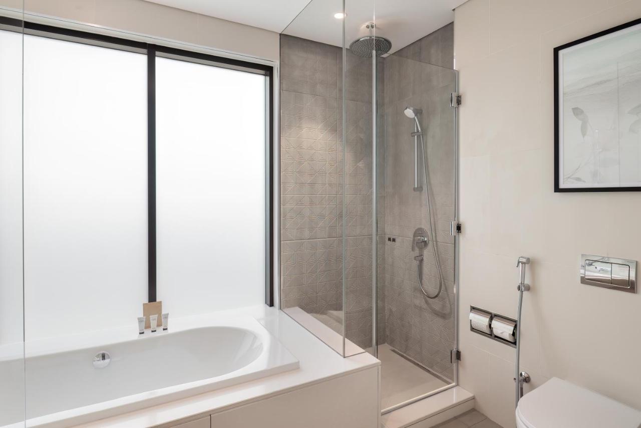 Palace Beach Resort Fujairah Buitenkant foto A shower enclosure