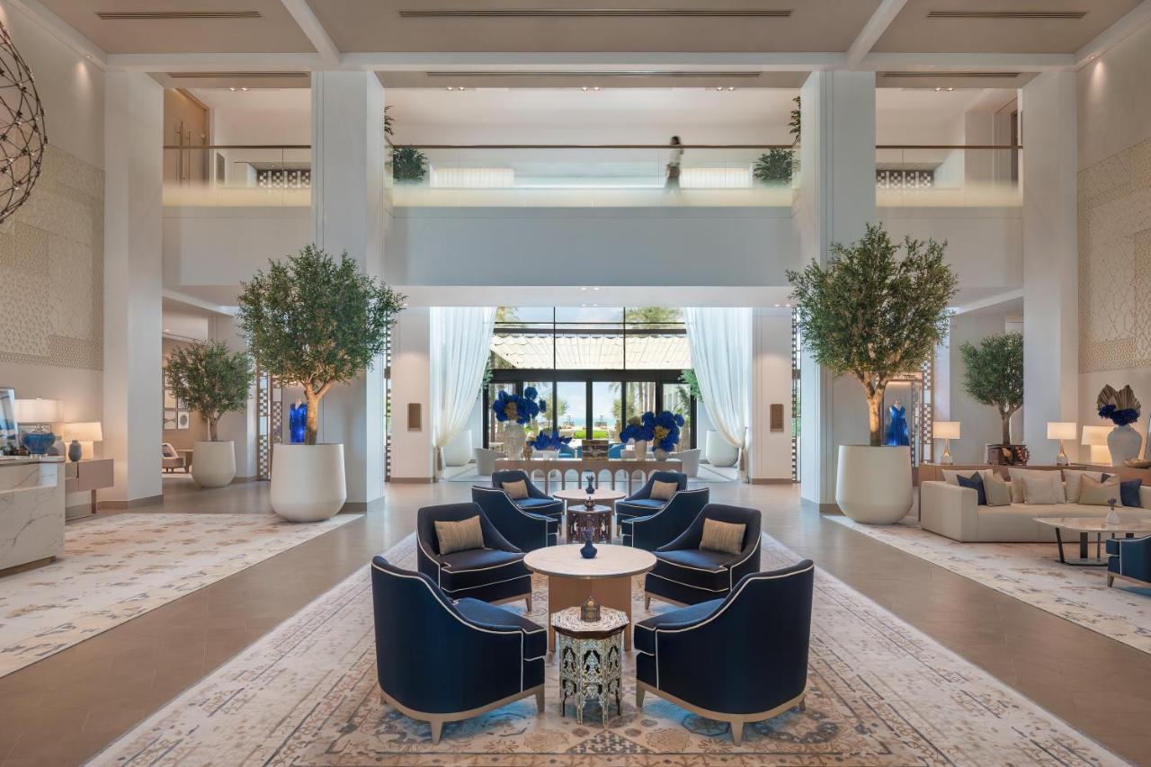 Palace Beach Resort Fujairah Buitenkant foto The lobby of the hotel