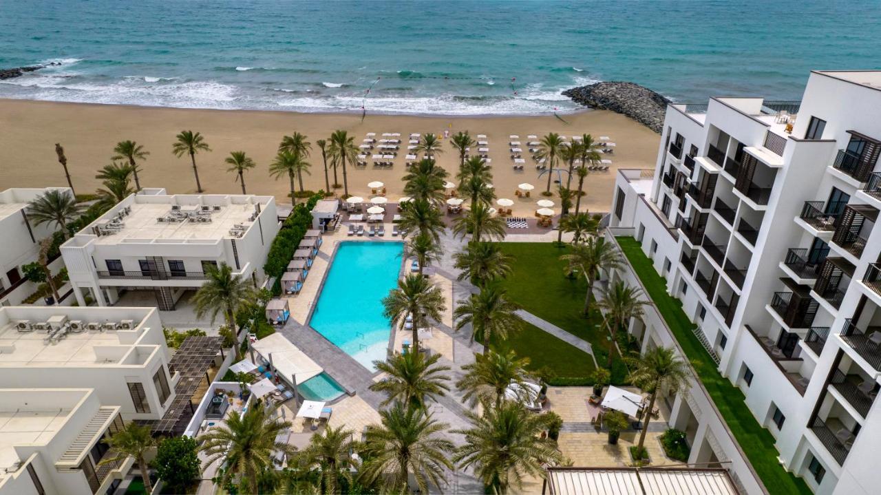 Palace Beach Resort Fujairah Buitenkant foto Aerial view of the hotel