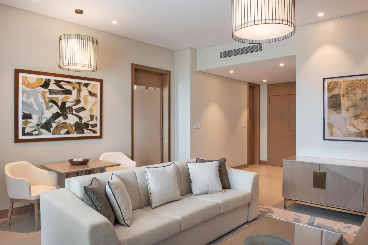 Palace Beach Resort Fujairah Buitenkant foto A living room at the Ritz-Carlton, DIFC