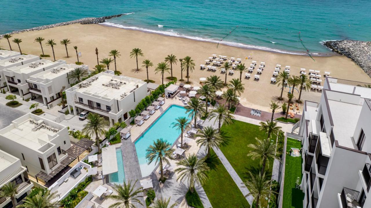 Palace Beach Resort Fujairah Buitenkant foto Aerial view of the hotel