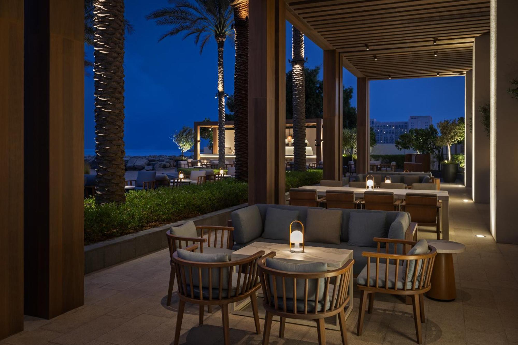Palace Beach Resort Fujairah Buitenkant foto The Westin Athens